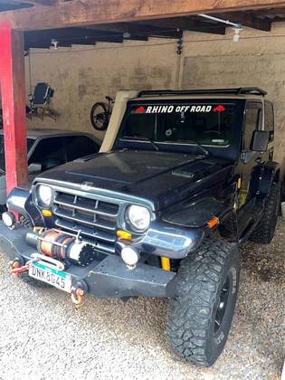 TROLLER T4 2.8 TETO RÍGIDO 12V TURBO INTERCOOLER DIESEL 2P MANUAL